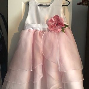 Little girl’s dress size 6